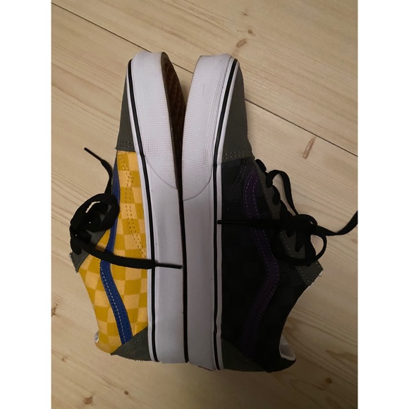 Vans - Picture 2 of 2